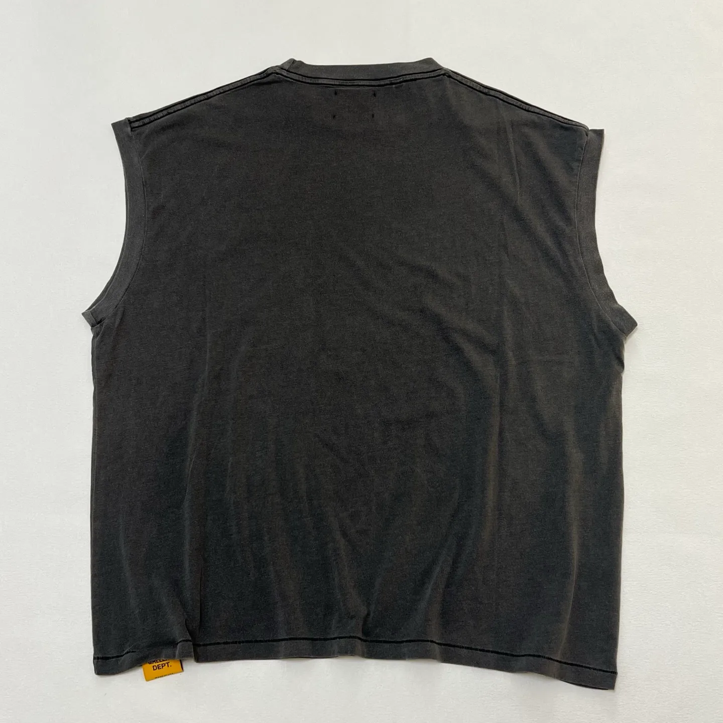 GALLERY DEPT. AUGI SLEEVELESS TEE/VINTAGE BLACK/NAVY/WHT English pocket sleeveless vest TEE Washed black/navy blue/white S-XL Same as the original version Super comfortable summer brushed lightweight material No sense of comfort on the upper body Loose and crisp fit Comfortable and breathable